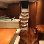 Sailing Yacht In Marina 船上ホテル *