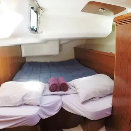 Sailing Yacht In Marina Πλωτό κατάλυμα Portimão